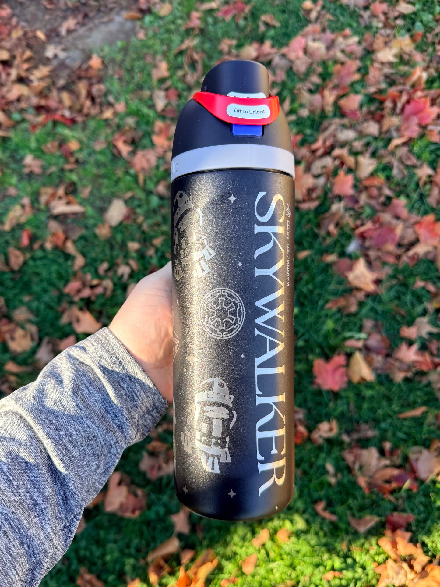 Skywalker Star wars 24 oz Owala freesip water bottle / tumbler