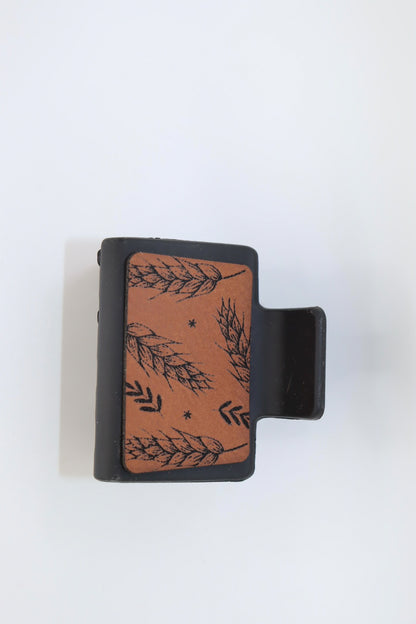 Wheat Claw hair clip with leather pattern small