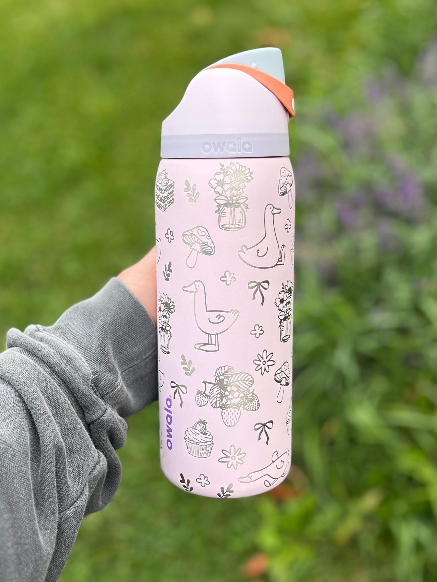 Engraved Owala Tumbler, Whimsical Goose Floral Water Bottle, Cute Cottagecore Owala Cup, Mushroom Bow Design, 24 32 oz Gift